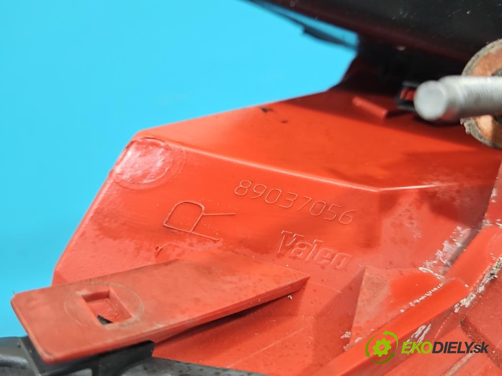 Audi A6 C6 2004-2011 3.0 tdi 232KM automatic 171 kW 2967 cm3 5- svetlo / reflektor zadné pravé 89037752 (Kľučka dverí ostatné)