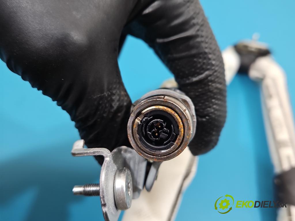 Opel Corsa E 2014-2019 1.4 16V 90 hp manual 66 kW 1398 cm3 5- Záclona: levé 39045977