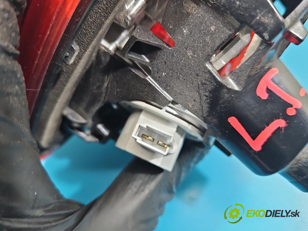 Opel Corsa E 2014-2019 1.4 16V 90 HP manual 66 kW 1398 cm3 5- svetlo / reflektor zadné ľavé 39012623 (Kľučka dverí ostatné)