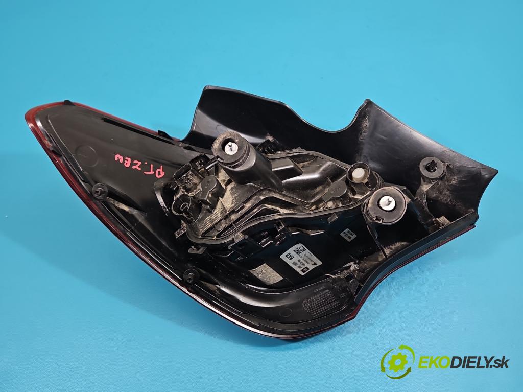 Opel Corsa E 2014-2019 1.4 16V 90 HP manual 66 kW 1398 cm3 5- svetlo / reflektor zadné pravé 39012622 (Kľučka dverí ostatné)