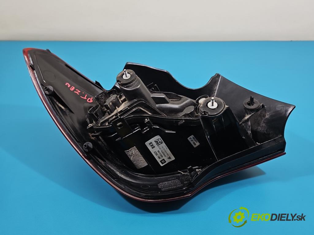 Opel Corsa E 2014-2019 1.4 16V 90 HP manual 66 kW 1398 cm3 5- svetlo / reflektor zadné pravé 39012622 (Kľučka dverí ostatné)