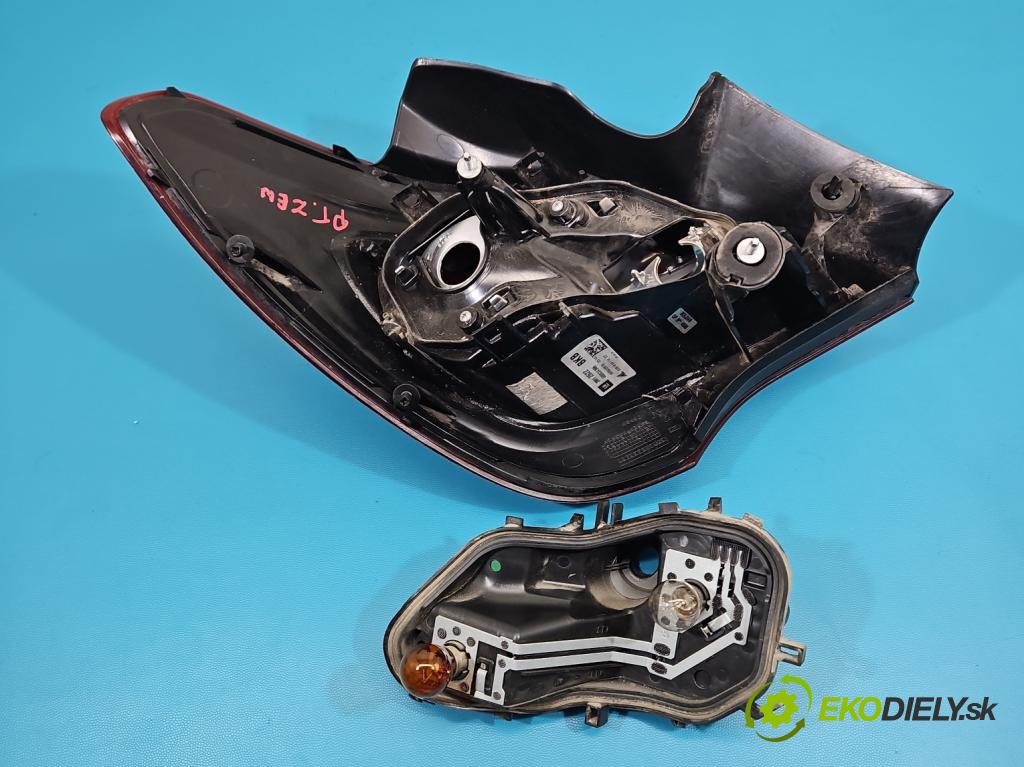 Opel Corsa E 2014-2019 1.4 16V 90 HP manual 66 kW 1398 cm3 5- svetlo / reflektor zadné pravé 39012622 (Kľučka dverí ostatné)