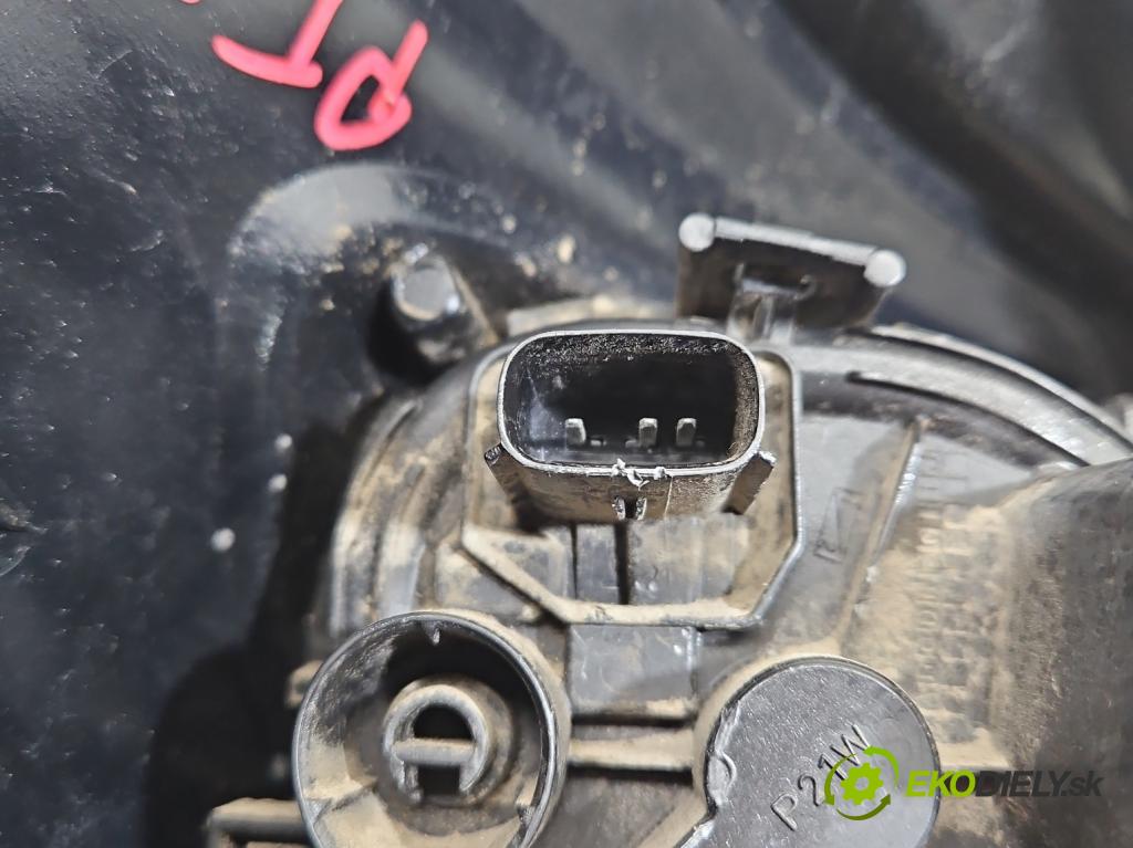 Opel Corsa E 2014-2019 1.4 16V 90 HP manual 66 kW 1398 cm3 5- svetlo / reflektor zadné pravé 39012622 (Kľučka dverí ostatné)