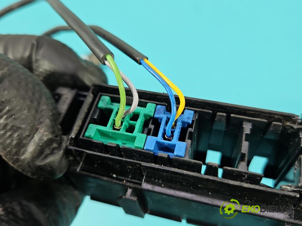 Opel Corsa E 2014-2019 1.4 16V 90 HP manual 66 kW 1398 cm3 5- pas bezpečnosť: predné ľavý 13427740