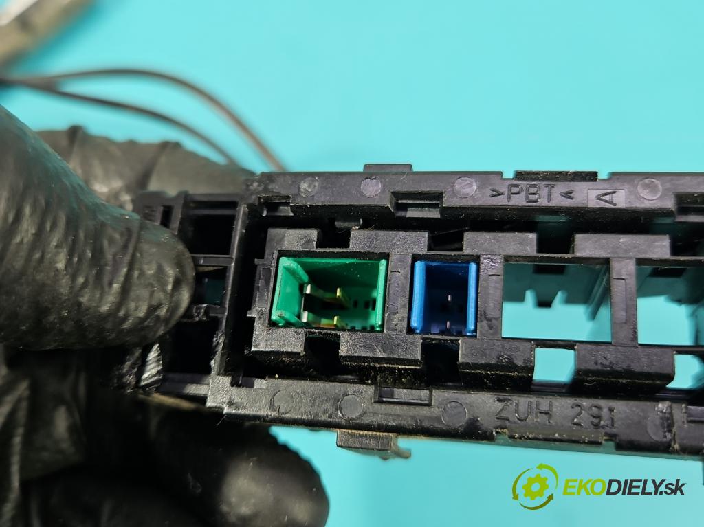 Opel Corsa E 2014-2019 1.4 16V 90 HP manual 66 kW 1398 cm3 5- pas bezpečnosť: predné ľavý 13427740