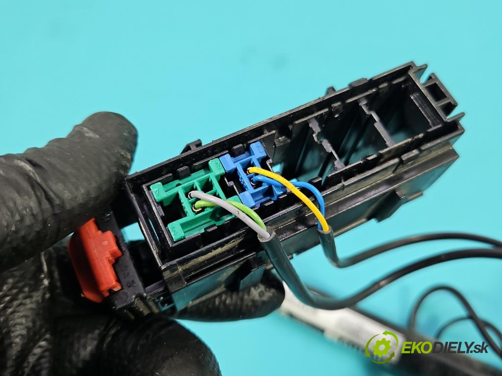 Opel Corsa E 2014-2019 1.4 16V 90 HP manual 66 kW 1398 cm3 5- pas bezpečnosť: predné pravý 13427749