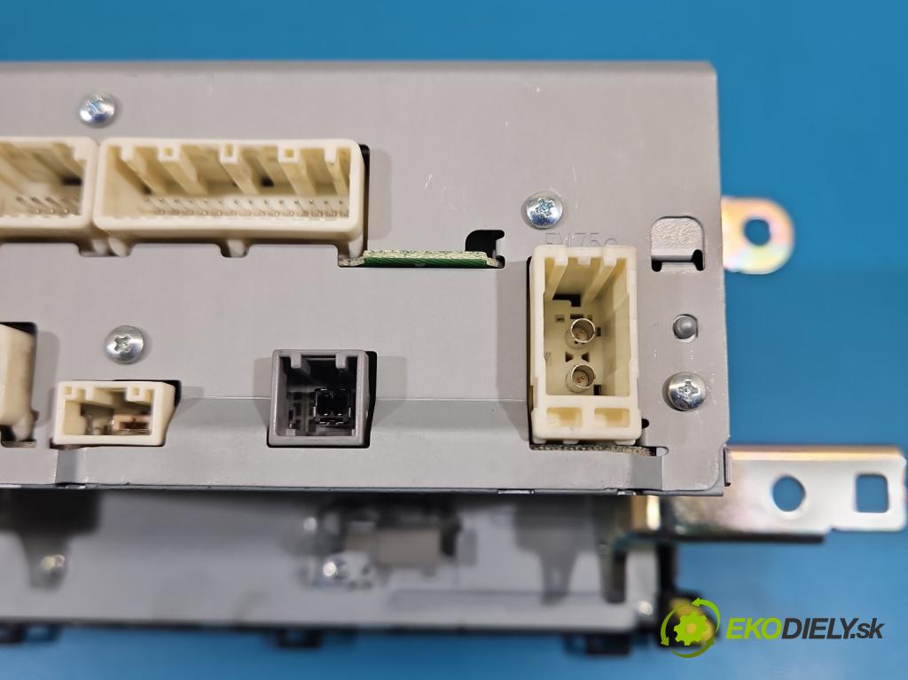 Toyota Auris II 2012-2018 1.8 hybrid 99 HP automatic 73 kW 1798 cm3 5- Radio originál 86140-02280