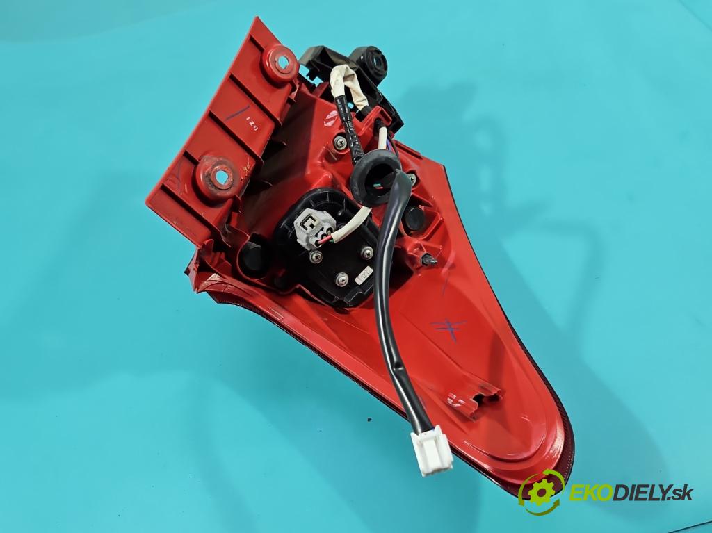 Toyota Auris II 2012-2018 1.8 hybrid 99 hp automatic 73 kW 1798 cm3 5- světlo zadní pravé  (Klika dveří ostatní)