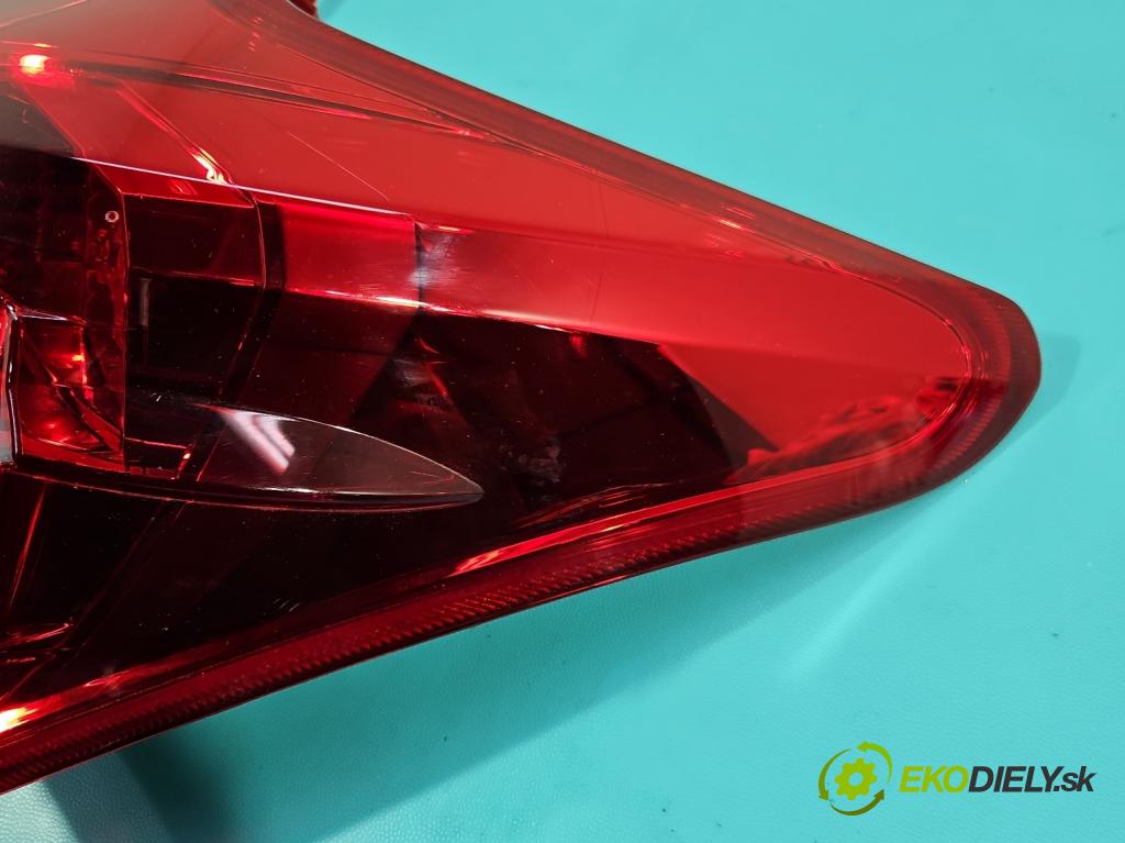 Toyota Auris II 2012-2018 1.8 hybrid 99 hp automatic 73 kW 1798 cm3 5- světlo zadní pravé  (Klika dveří ostatní)