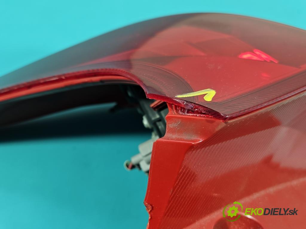 Toyota Auris II 2012-2018 1.8 hybrid 99 hp automatic 73 kW 1798 cm3 5- světlo zadní pravé  (Klika dveří ostatní)