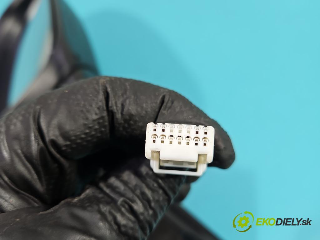 Toyota Auris II 2012-2018 1.8 hybrid 99 hp automatic 73 kW 1798 cm3 5- zpětné zrcátko pravé  (Klika dveří ostatní)