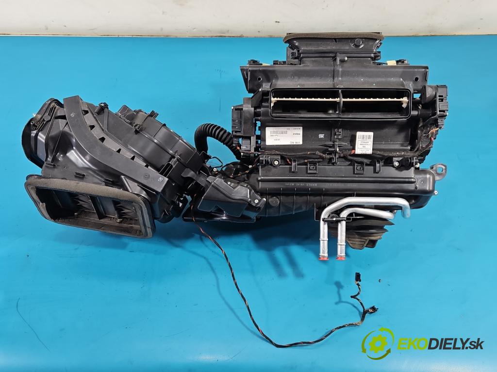 Audi A4 B9 2015-2024 2.0 TFSI 252KM automatic 185 kW 1984 cm3 4- radiátor 8W1820005AF (Radiátor topení)