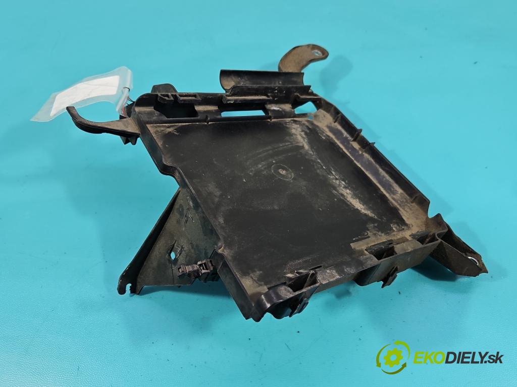 Audi A4 B9 2015-2024 2.0 TFSI 252KM automatic 185 kW 1984 cm3 4- Upevnenie: 8W0907647A