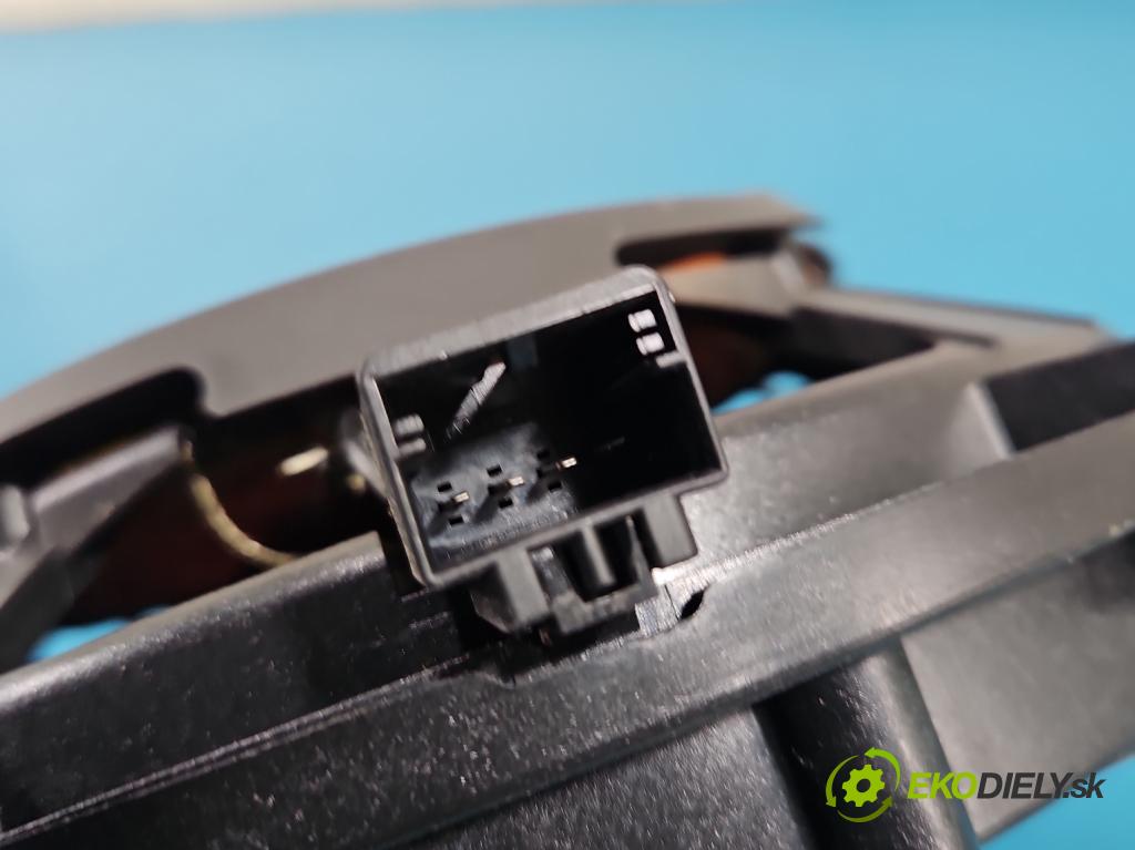 Audi A4 B9 2015-2024 2.0 TFSI 252KM automatic 185 kW 1984 cm3 4- Subwoofer: 8W5035412A (Audio zariadenie)