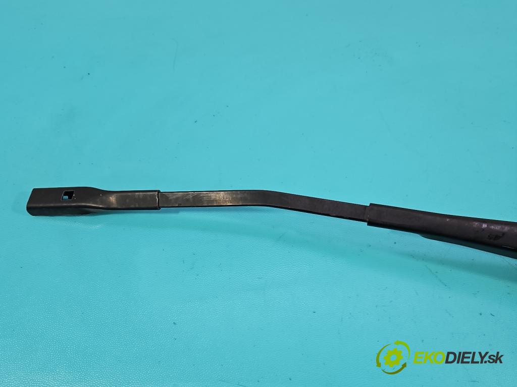 Audi A4 B9 2015-2024 2.0 TFSI 252KM automatic 185 kW 1984 cm3 4- rameno stěrače přední komplet 8W1955408