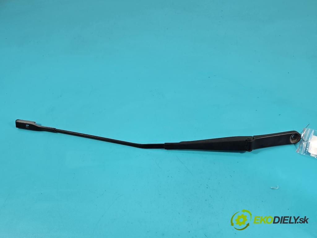 Audi A4 B9 2015-2024 2.0 TFSI 252KM automatic 185 kW 1984 cm3 4- rameno stěrače přední komplet 8W1955408