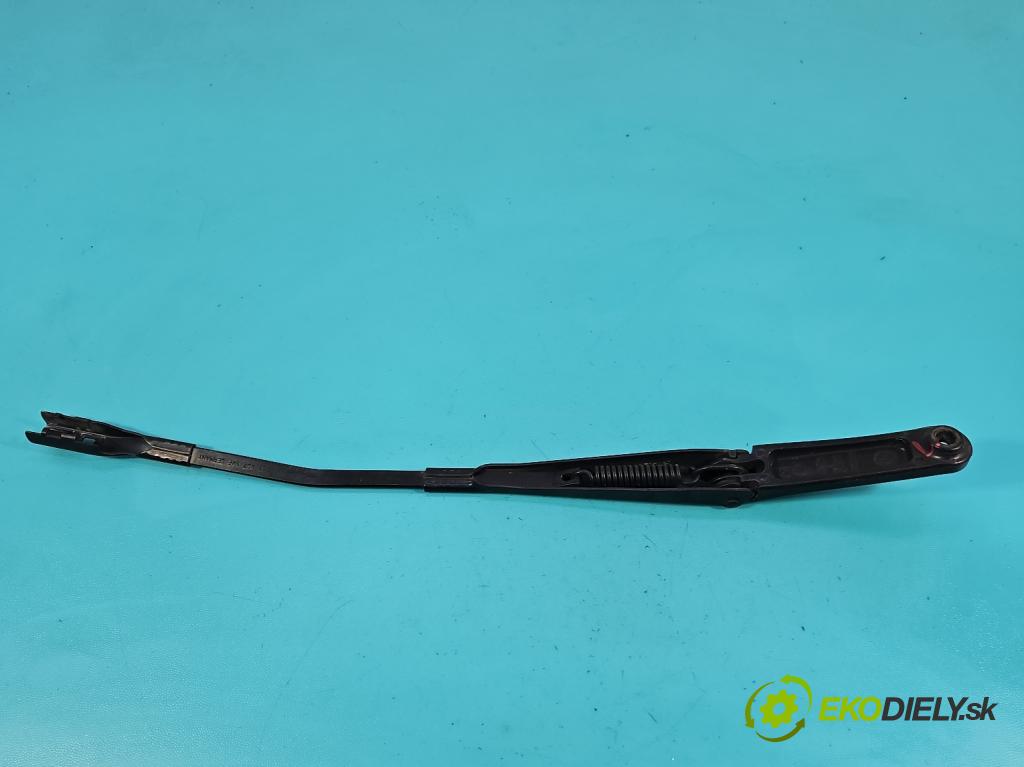 Audi A4 B9 2015-2024 2.0 TFSI 252KM automatic 185 kW 1984 cm3 4- rameno stěrače přední komplet 8W1955408