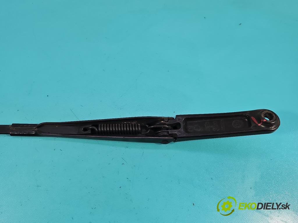 Audi A4 B9 2015-2024 2.0 TFSI 252KM automatic 185 kW 1984 cm3 4- rameno stěrače přední komplet 8W1955408