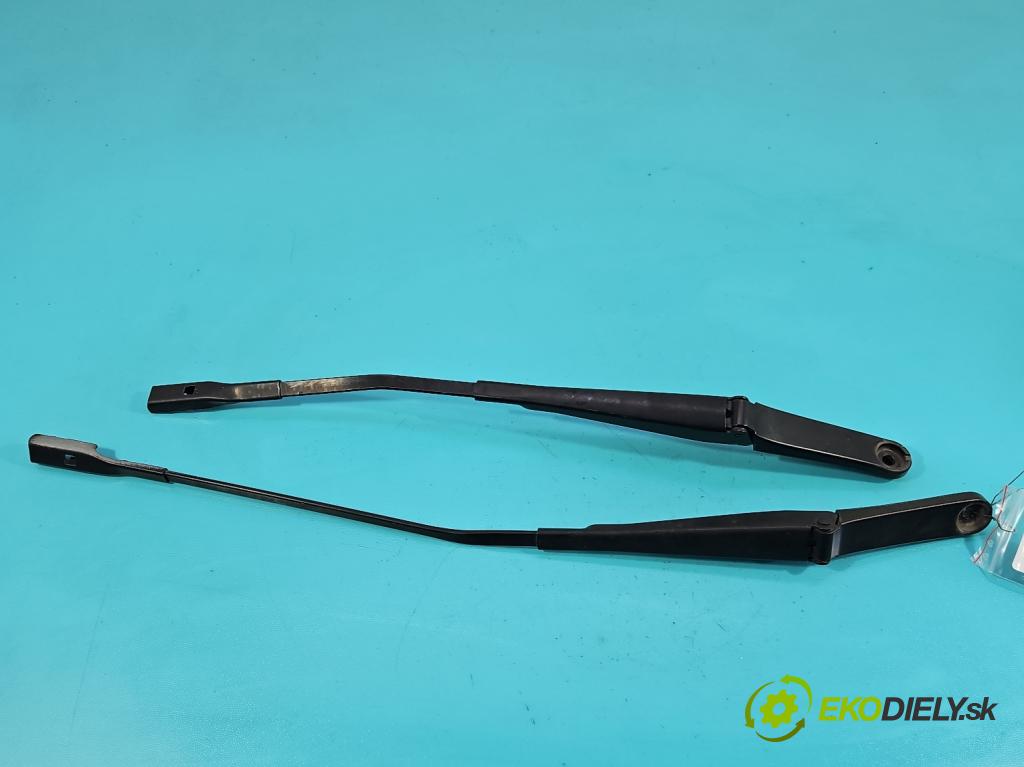 Audi A4 B9 2015-2024 2.0 TFSI 252KM automatic 185 kW 1984 cm3 4- rameno stěrače přední komplet 8W1955408