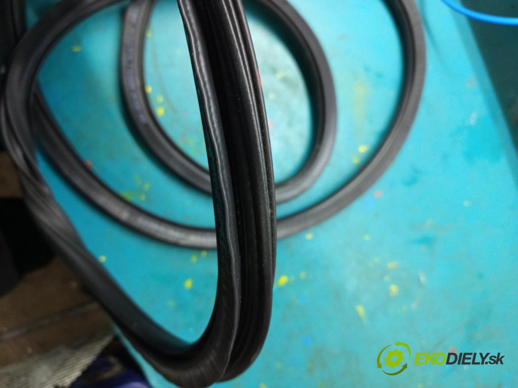 Audi A4 B9 2015-2024 2.0 TFSI 252KM automatic 185 kW 1984 cm3 4- Těsnění: dveře přední levé 8W0831721B