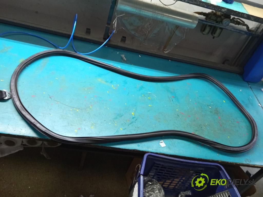 Audi A4 B9 2015-2024 2.0 TFSI 252KM automatic 185 kW 1984 cm3 4- Těsnění: dveře přední levé 8W0831721B