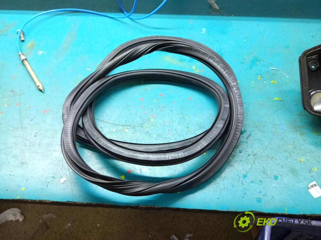 Audi A4 B9 2015-2024 2.0 TFSI 252KM automatic 185 kW 1984 cm3 4- Těsnění: dveře přední levé 8W0831721B