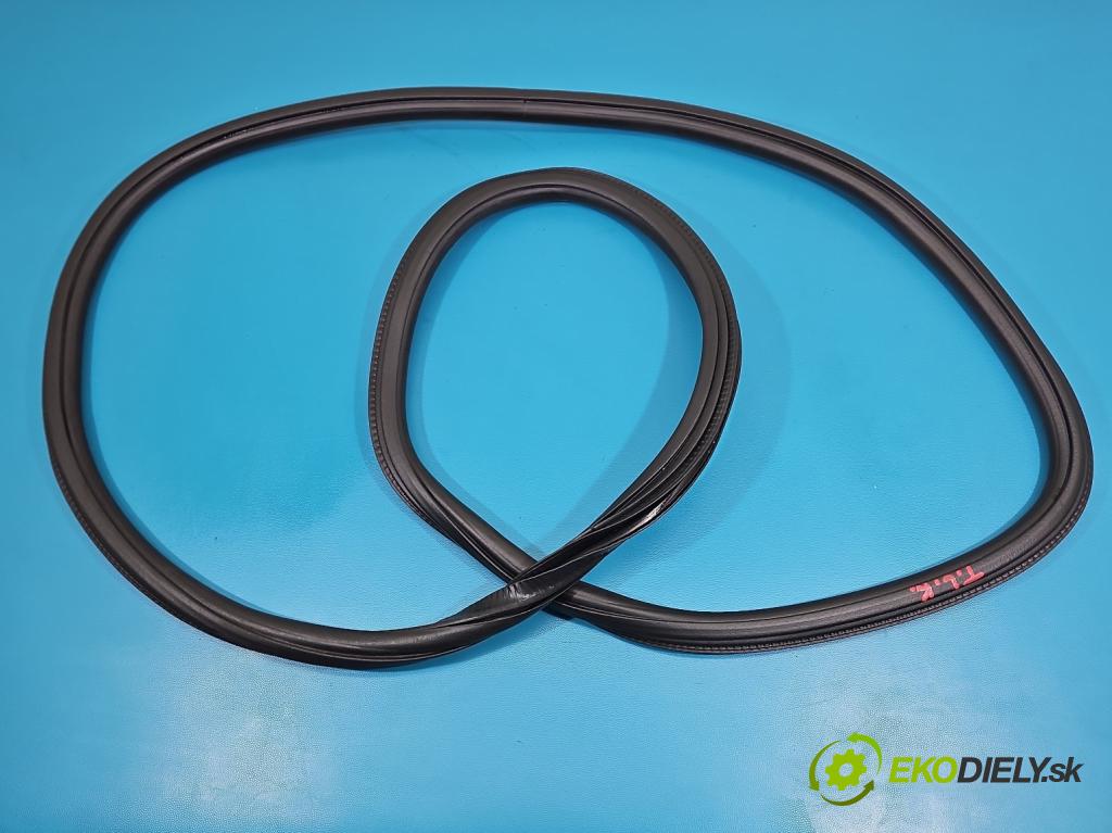 Audi A4 B9 2015-2024 2.0 TFSI 252KM automatic 185 kW 1984 cm3 4- Těsnění: dveře zadní levé 8W5833721B (Karoserie ostatní)