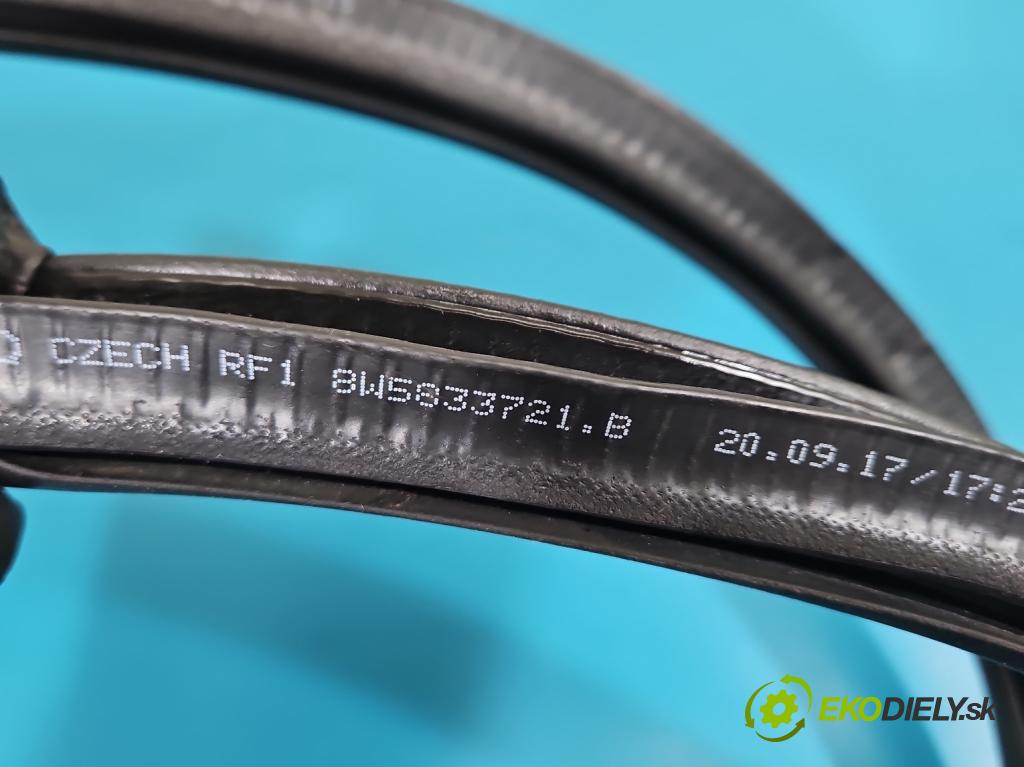 Audi A4 B9 2015-2024 2.0 TFSI 252KM automatic 185 kW 1984 cm3 4- Těsnění: dveře zadní levé 8W5833721B (Karoserie ostatní)