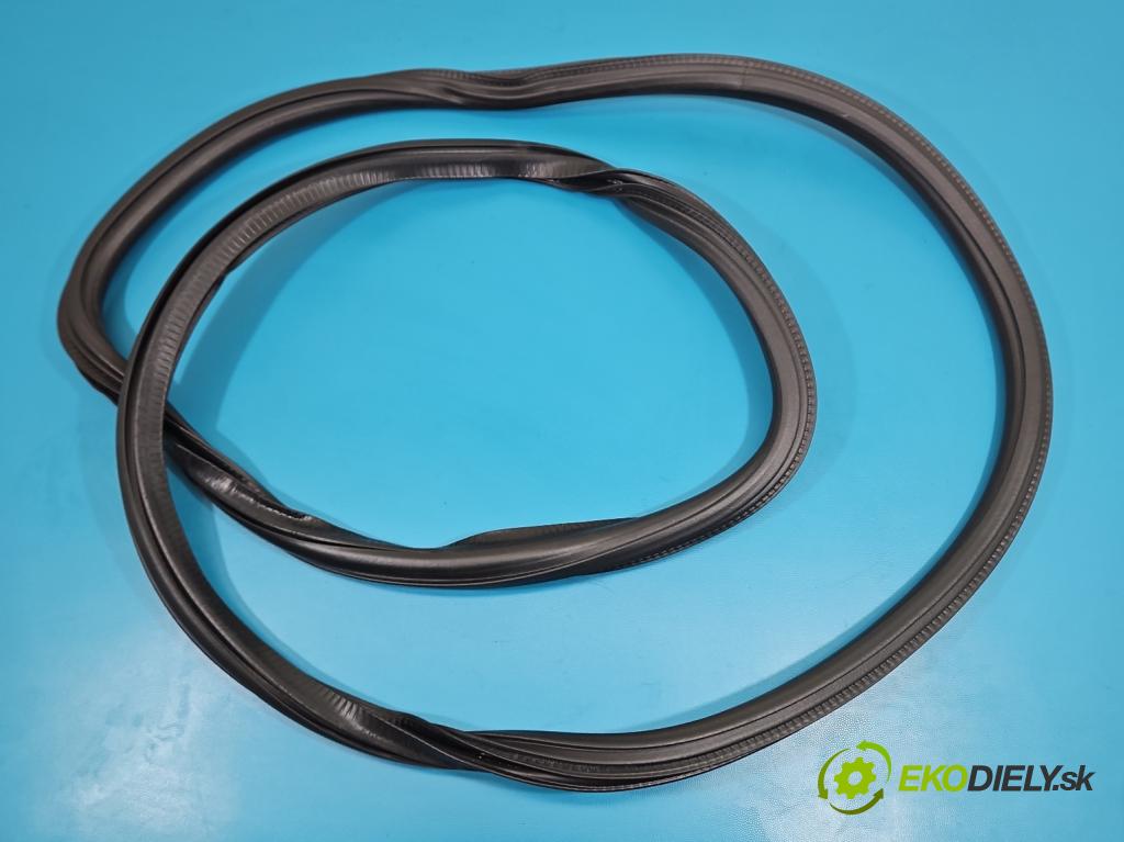 Audi A4 B9 2015-2024 2.0 TFSI 252KM automatic 185 kW 1984 cm3 4- Těsnění: dveře zadní pravé 8W5833721B (Karoserie ostatní)