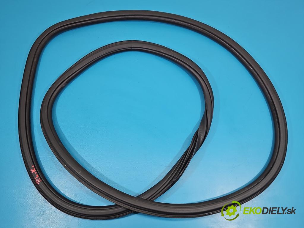 Audi A4 B9 2015-2024 2.0 TFSI 252KM automatic 185 kW 1984 cm3 4- Těsnění: dveře zadní pravé 8W5833721B (Karoserie ostatní)