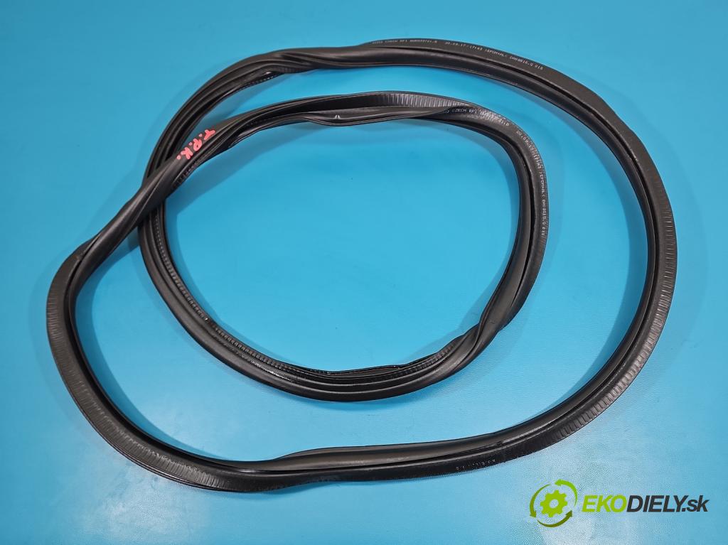 Audi A4 B9 2015-2024 2.0 TFSI 252KM automatic 185 kW 1984 cm3 4- Těsnění: dveře zadní pravé 8W5833721B (Karoserie ostatní)