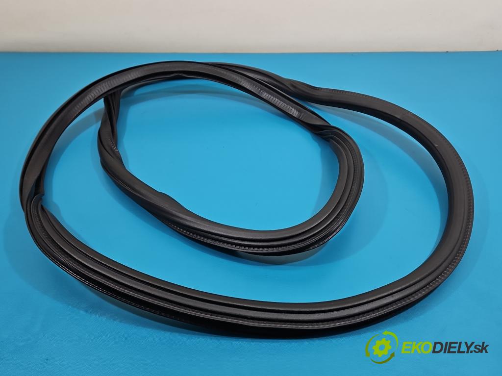 Audi A4 B9 2015-2024 2.0 TFSI 252KM automatic 185 kW 1984 cm3 4- Těsnění: dvere zadné pravé 8W5833721B (Karoséria ostatné)