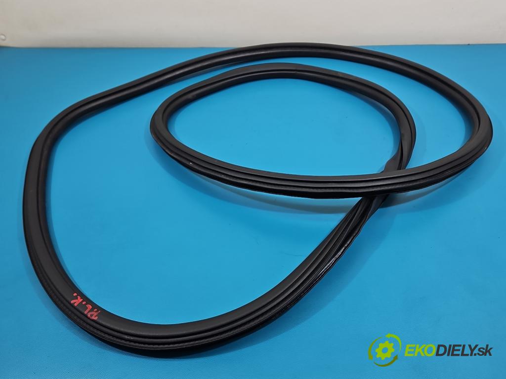 Audi A4 B9 2015-2024 2.0 TFSI 252KM automatic 185 kW 1984 cm3 4- Těsnění: dveře zadní pravé 8W5833721B (Karoserie ostatní)