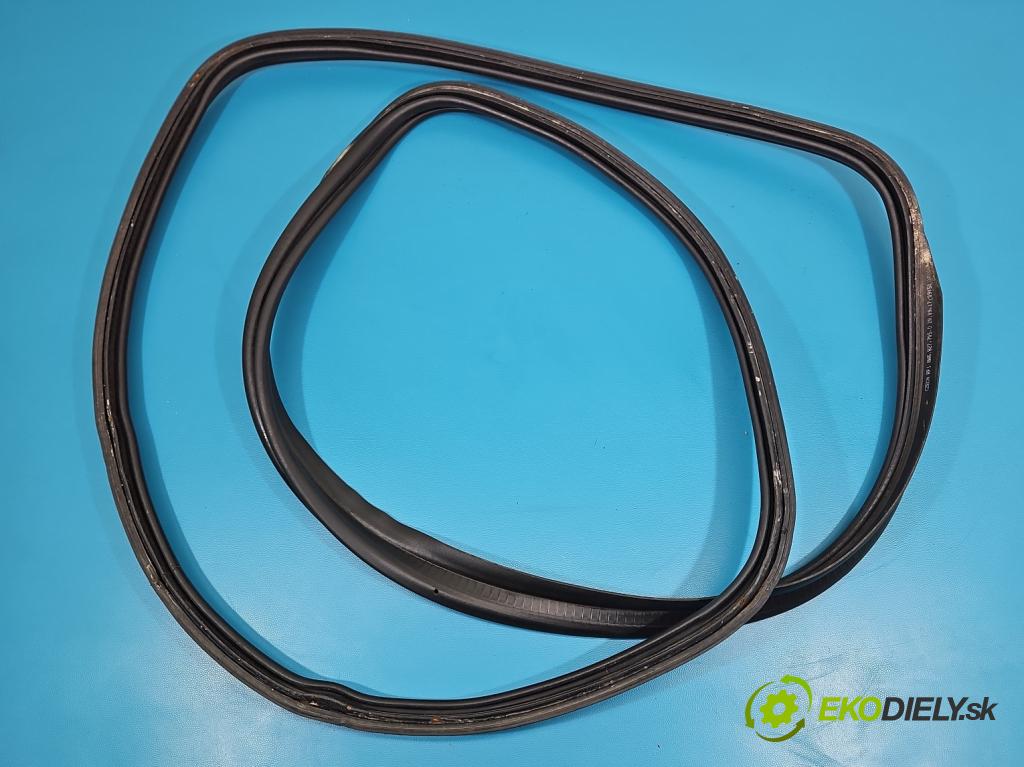 Audi A4 B9 2015-2024 2.0 TFSI 252KM automatic 185 kW 1984 cm3 4- Těsnění: kufrových dveří 8W5827705D