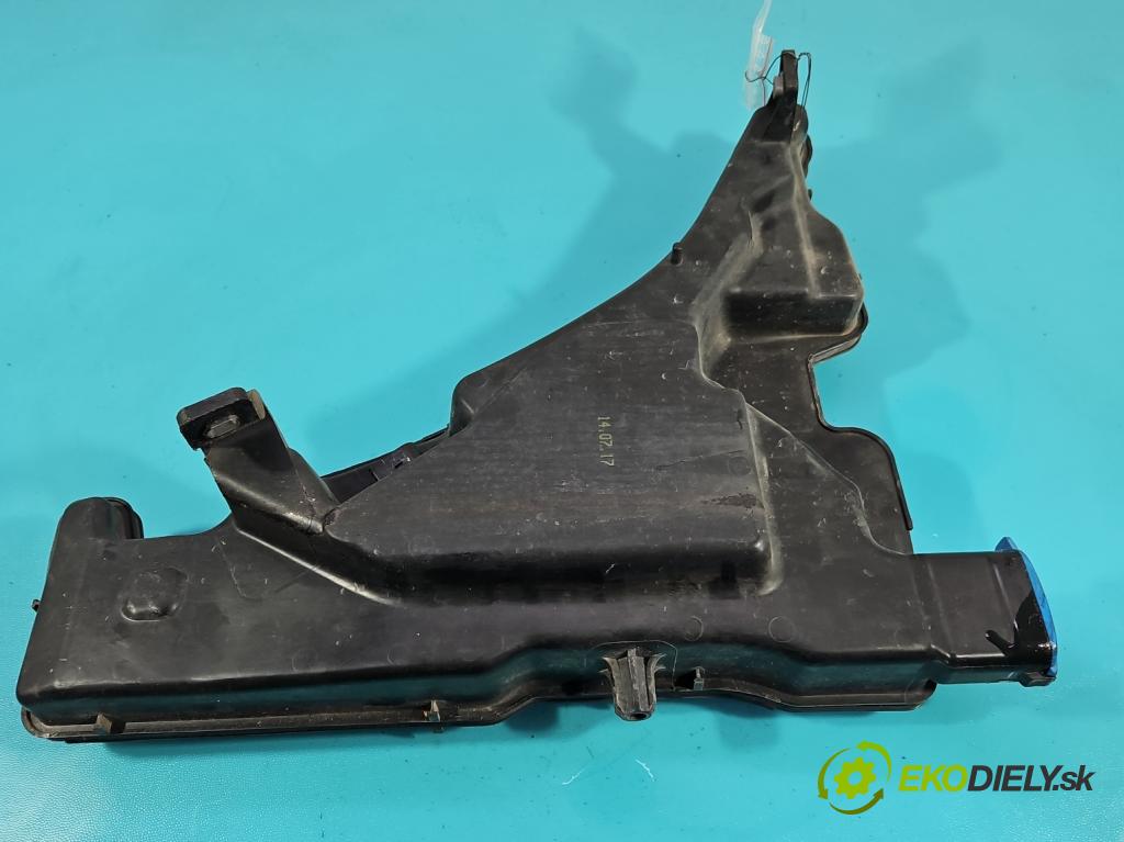 Audi A4 B9 2015-2024 2.0 TFSI 252KM automatic 185 kW 1984 cm3 4- nádržka tekutina: ostřikovačů 8W0955451L