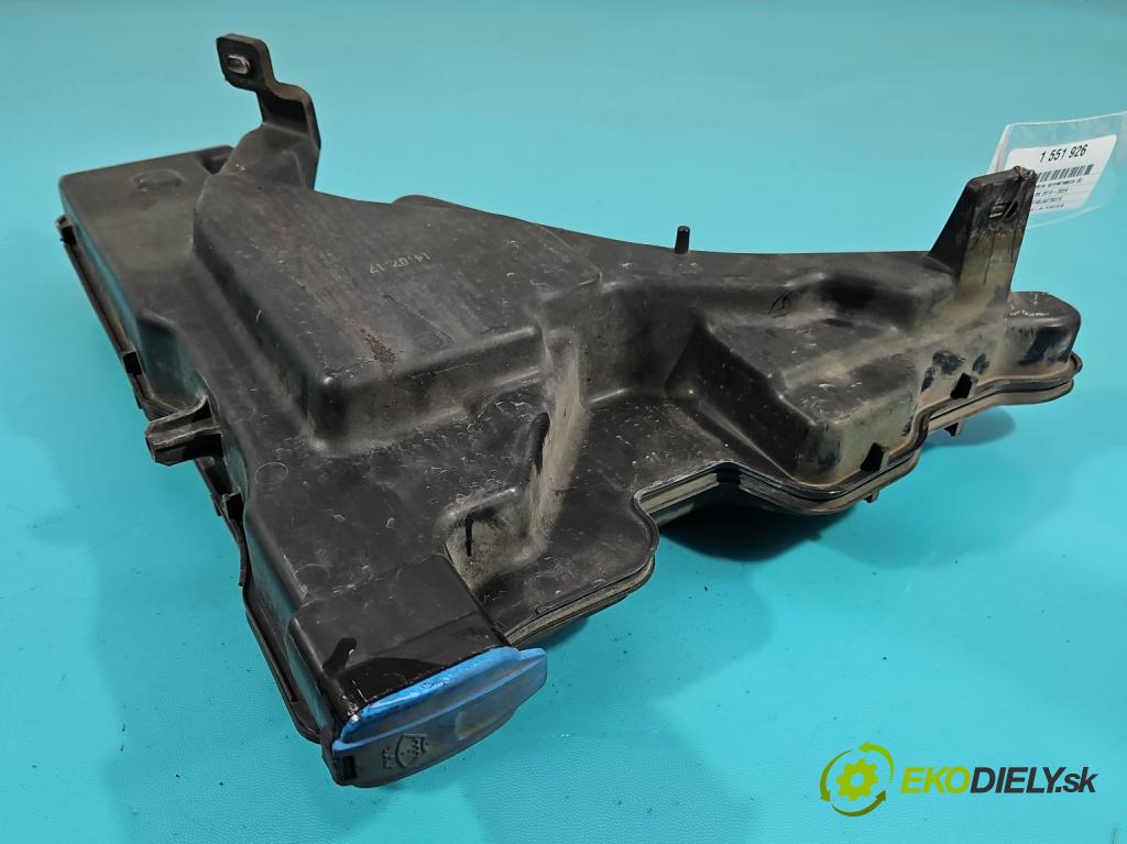 Audi A4 B9 2015-2024 2.0 TFSI 252KM automatic 185 kW 1984 cm3 4- nádržka tekutina: ostřikovačů 8W0955451L