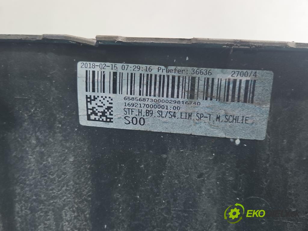 Audi A4 B9 2015-2024 2.0 TFSI 252KM automatic 185 kW 1984 cm3 4- nárazník zadní  (Klika dveří ostatní)