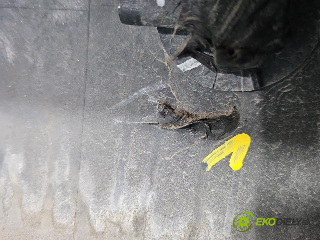 Audi A4 B9 2015-2024 2.0 TFSI 252KM automatic 185 kW 1984 cm3 4- nárazník zadní  (Klika dveří ostatní)