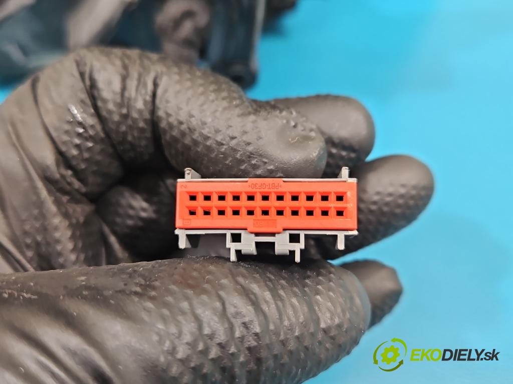 Land rover Range Rover Evoque I 2011-2018 2.0 td 150 hp automatic 110 kW 1999 cm3 5- zpětné zrcátko pravé 2016.5002 (Klika dveří ostatní)