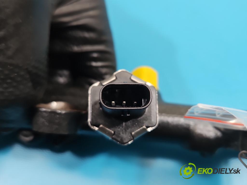 Renault Trafic III 2014 - 2.0 dci 150 HP manual 110 kW 1997 cm3 5- lišta vstrekovacia 810PP06-02 (Vstrekovacia lišta)