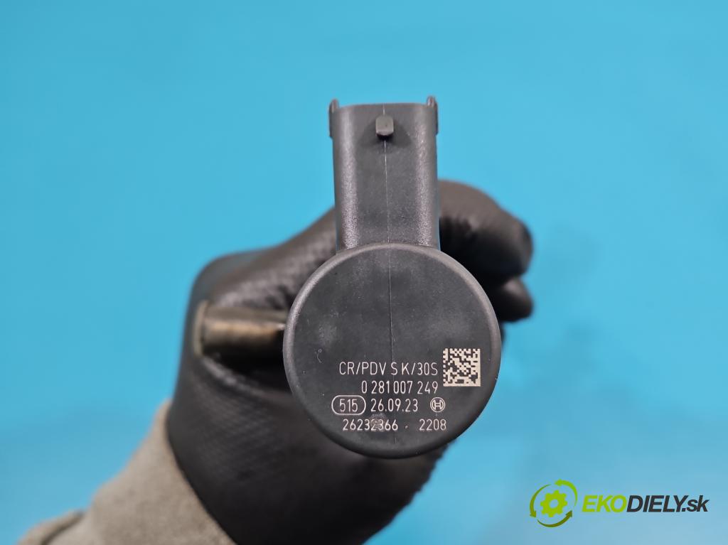 Renault Trafic III 2014 - 2.0 dci 150 HP manual 110 kW 1997 cm3 5- lišta vstrekovacia 810PP06-02 (Vstrekovacia lišta)