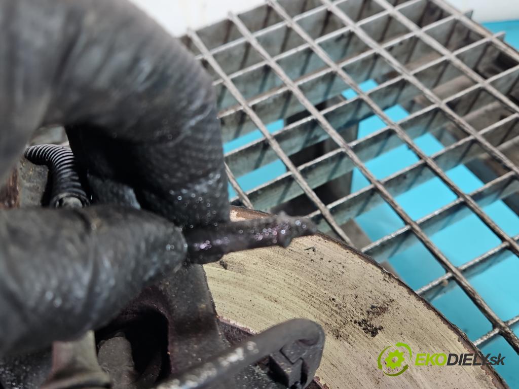 Renault Trafic III 2014 - 2.0 dci 150 hp manual 110 kW 1997 cm3 5- náboj pravé  (Náboj kola)