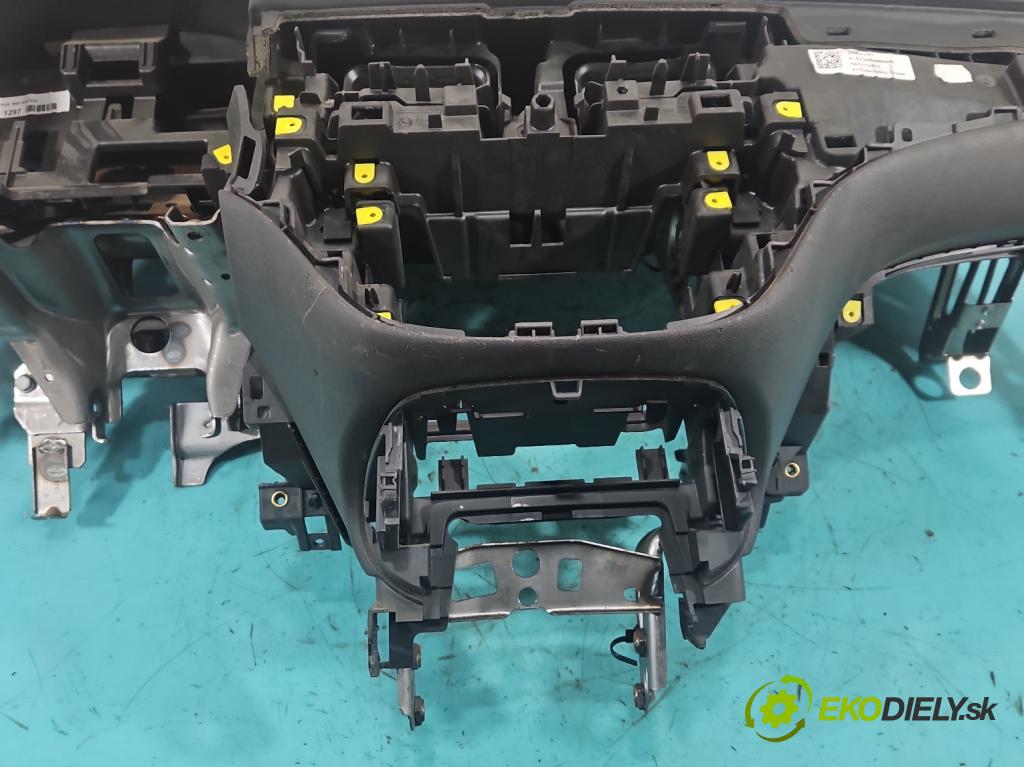Opel Corsa E 2014-2019 1.4 16V 90 hp manual 66 kW 1398 cm3 5- kokpit,přistrojova deska