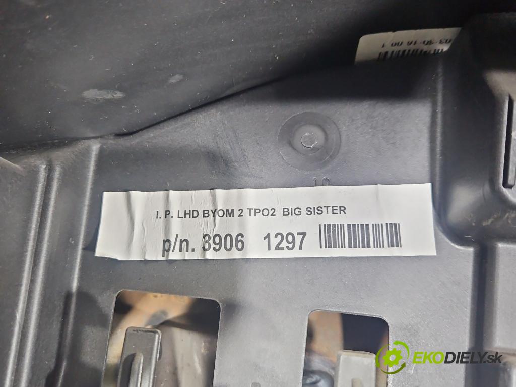 Opel Corsa E 2014-2019 1.4 16V 90 hp manual 66 kW 1398 cm3 5- kokpit,přistrojova deska