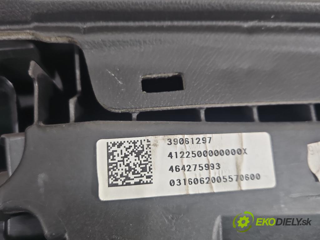 Opel Corsa E 2014-2019 1.4 16V 90 hp manual 66 kW 1398 cm3 5- kokpit,přistrojova deska