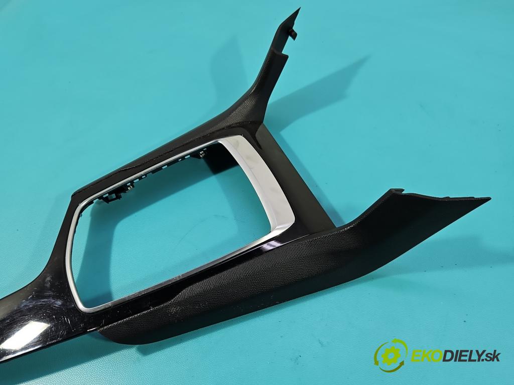 Peugeot 308 II 2013-2021 1.2 12V 110 hp manual 81 kW 1199 cm3 5- kryt plastová 1300953XZD8934