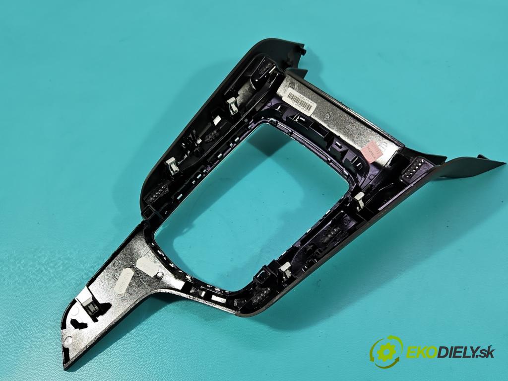 Peugeot 308 II 2013-2021 1.2 12V 110 hp manual 81 kW 1199 cm3 5- kryt plastová 1300953XZD8934