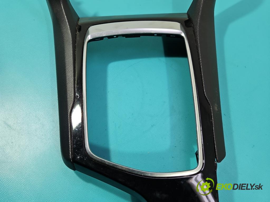 Peugeot 308 II 2013-2021 1.2 12V 110 hp manual 81 kW 1199 cm3 5- kryt plastová 1300953XZD8934