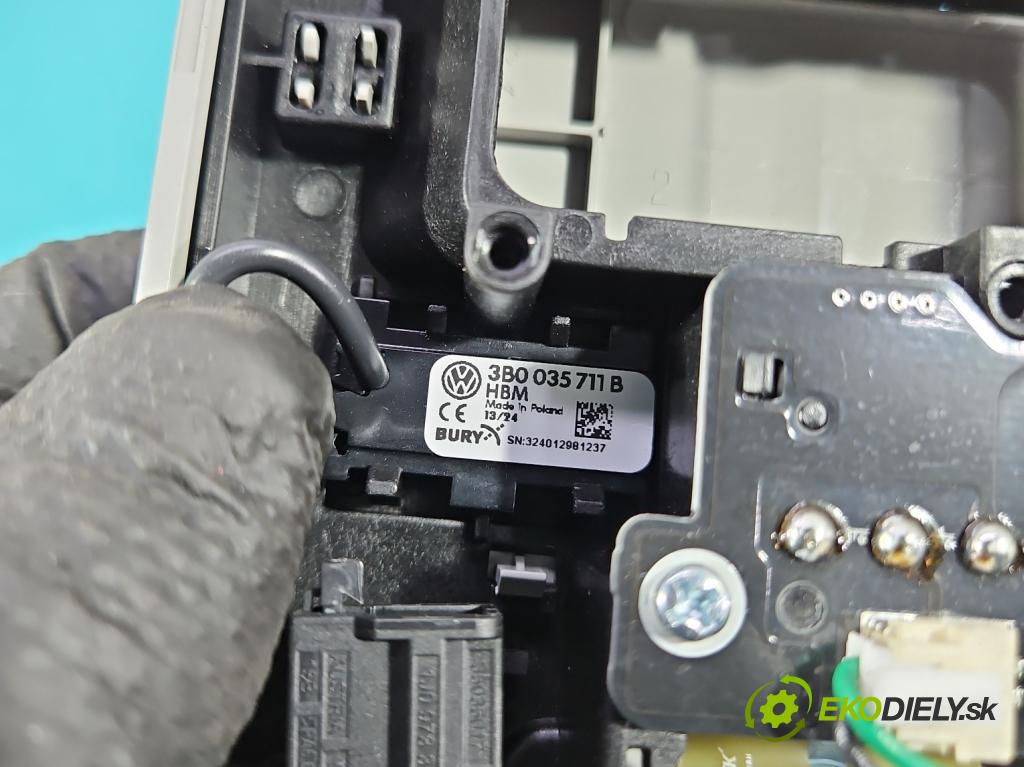 Skoda Superb III 2015-2024 2.0 tdi 150 HP automatic 110 kW 1968 cm3 5- svetlo / reflektor interiéra 5Q0951172A