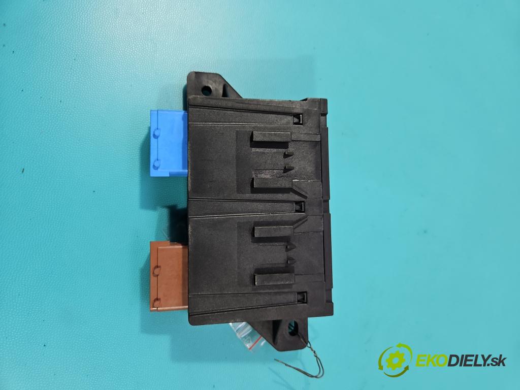 Peugeot 308 II 2013-2021 1.2 12V 110 hp manual 81 kW 1199 cm3 5- řídící jednotka 9810050080